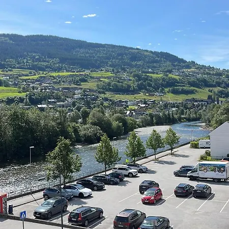 Luxury Balcony River View - Heart Of Lägenhet